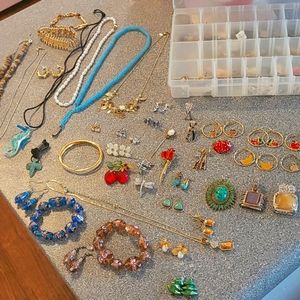 Jewelry lot, most is bran new make offer